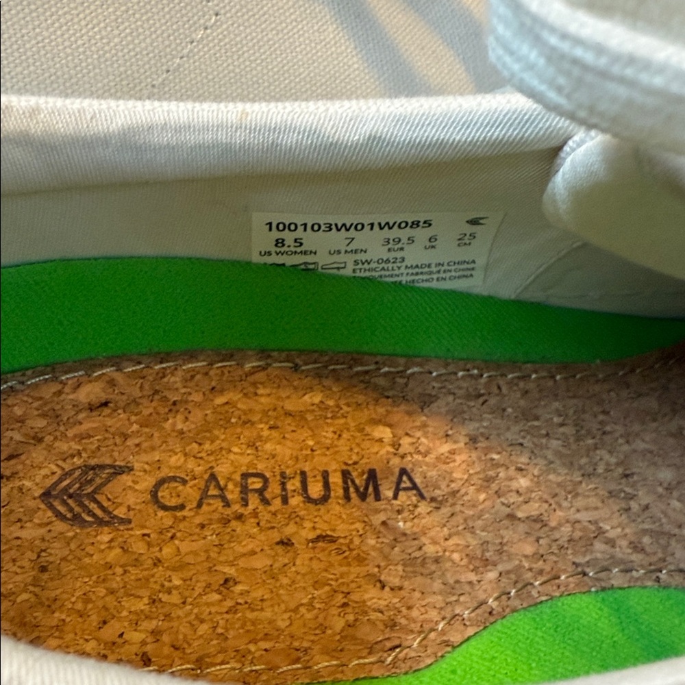 Cariuma White Canvas Sneakers with Green Accents - Picture 5 of 5